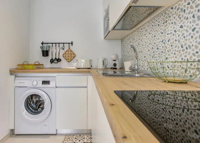 Homu Breca - Muy Cerca De La Playa